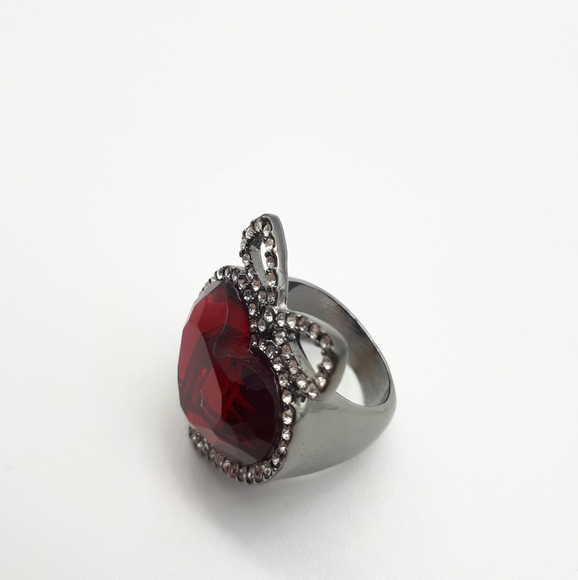 Red Heart statement ring - Picture 3 of 3